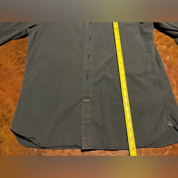 American Eagle vintage fit button down in excellent condition - size medium - Picture 3 of 7